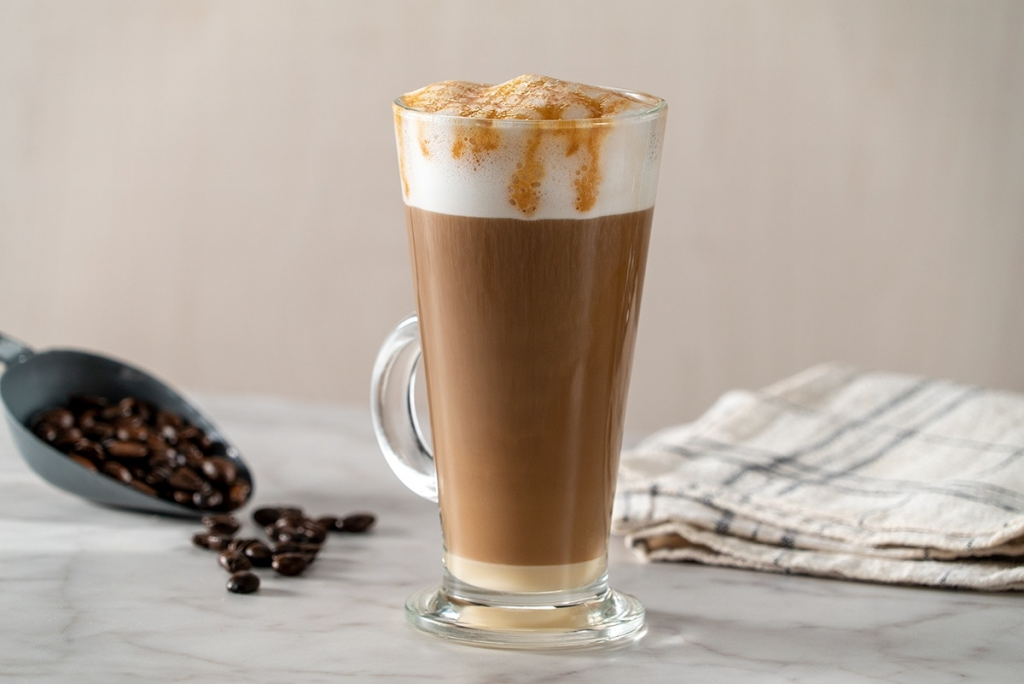 Macchiato hòa quyện giữa cà phê và sữa nóng